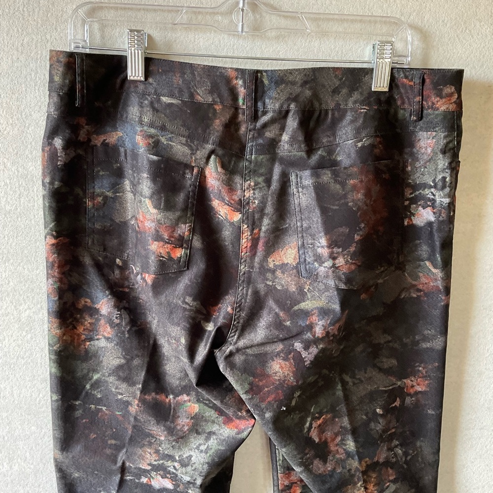 Elliot Lauren Camouflage Print Pants. Size 12 - Picture 3 of 5